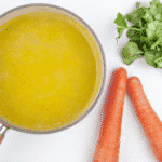 Carrot and coriander soup. A classic of a soup. Just 5 main ingredients! Carrot, coriander, potato, onion and vegetable stock. Suitable for vegetarians and vegans and only 156 calories per bowl! Yum! | theyumyumclub.com