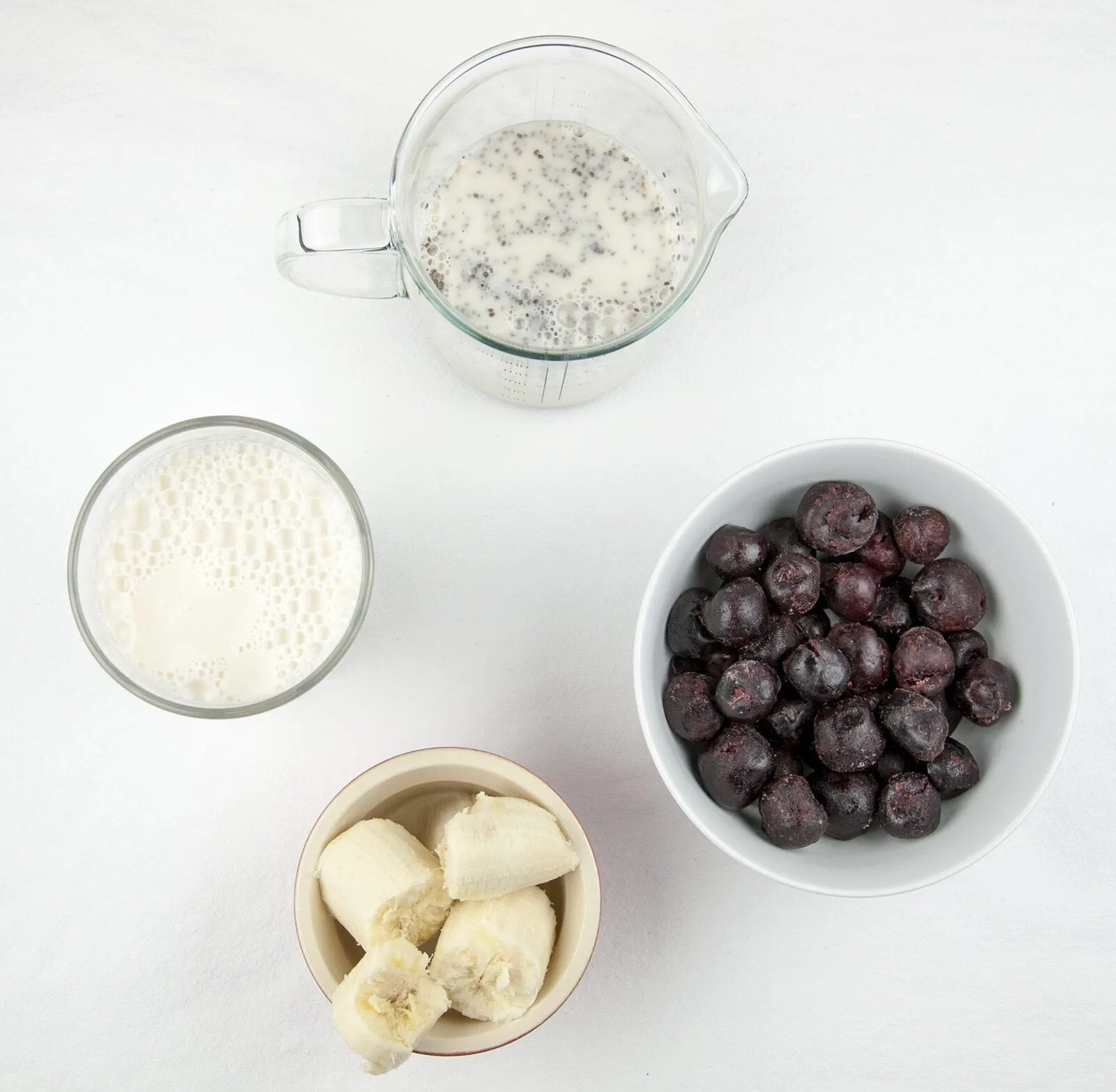Cherry and chia seed smoothie. Made with almond milk. You can't get much healthier. Start the day the detox way. Try this and many other wonderful smoothies. | theyumyumclub.com