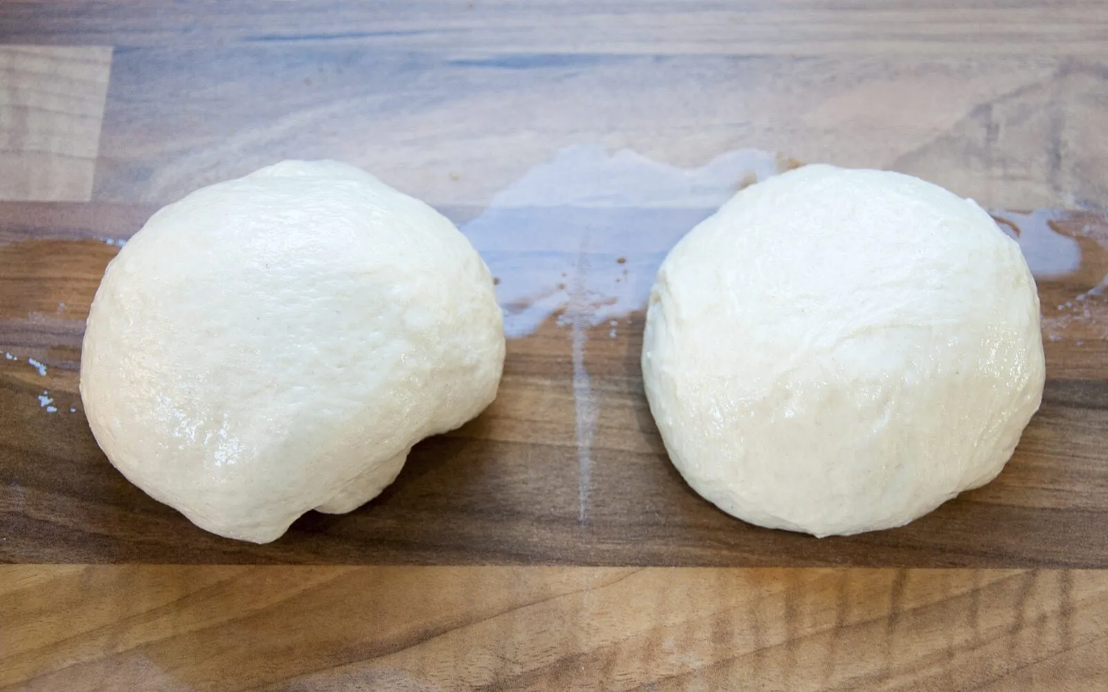 Nothing's better than the smell of freshly baked bread first thing. Ok, you have to get up early but it's worth it ????. Freshly baked French baguettes. Yum! | theyumyumclub.com