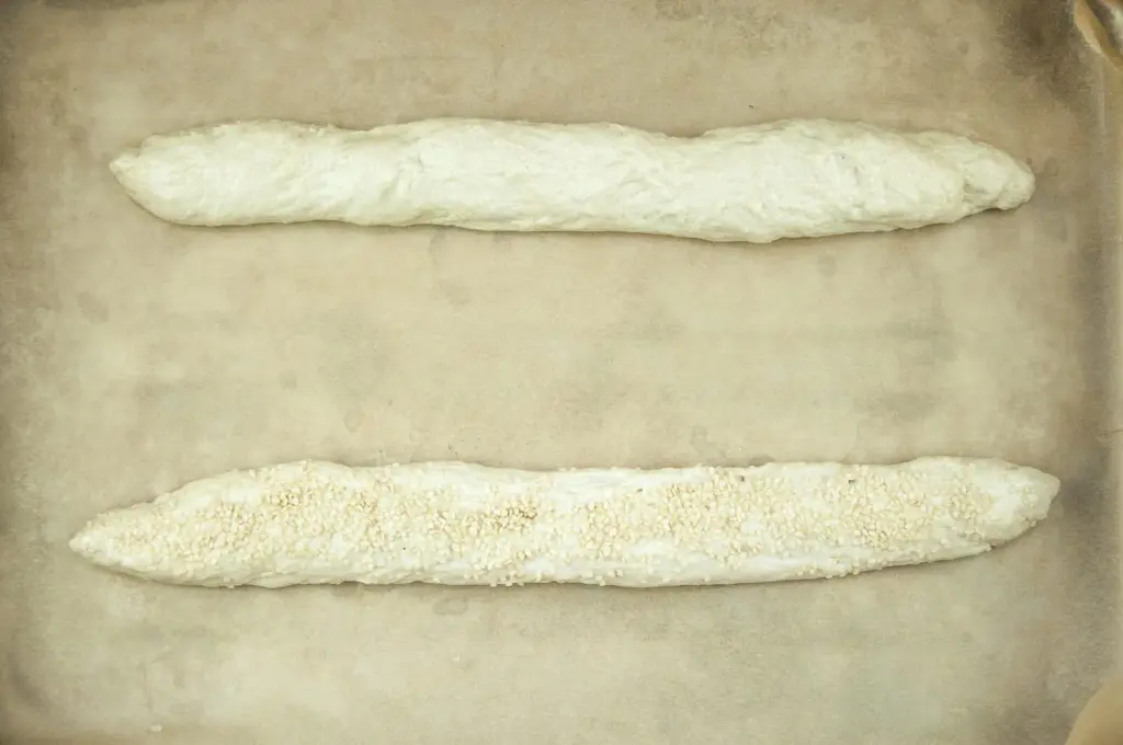 Nothing's better than the smell of freshly baked bread first thing. Ok, you have to get up early but it's worth it ????. Freshly baked French baguettes. Yum! | theyumyumclub.com