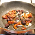 This creamy chicken gnocchi recipe brings the taste of Italy right to your own kitchen. Black olives. Sun-dried tomatoes. Baby spinach. Sounds good right? Yum! | theyumyumclub.com