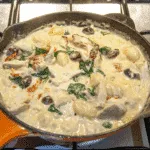 This creamy chicken gnocchi recipe brings the taste of Italy right to your own kitchen. Black olives. Sun-dried tomatoes. Baby spinach. Sounds good right? Yum! | theyumyumclub.com
