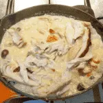This creamy chicken gnocchi recipe brings the taste of Italy right to your own kitchen. Black olives. Sun-dried tomatoes. Baby spinach. Sounds good right? Yum! | theyumyumclub.com