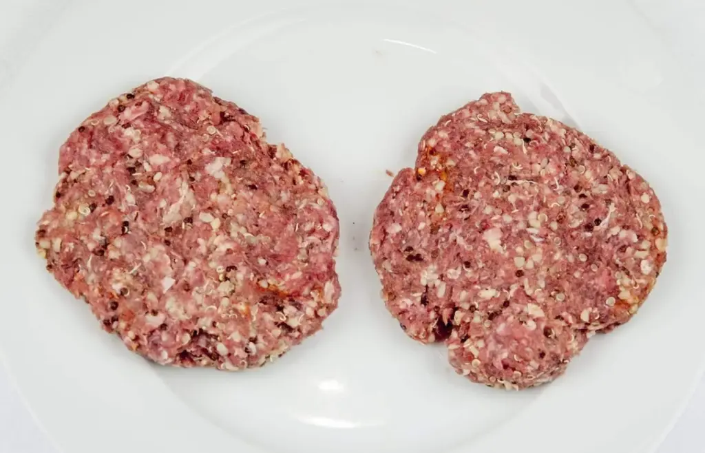 Lamb burgers are a great alternative to the traditional beef burger, and far tastier. Make them at home in no time. Try in a brioche bun with tzatziki. Yum! | theyumyumclub.com