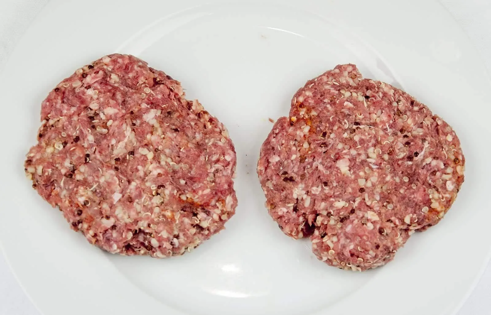 Lamb burgers are a great alternative to the traditional beef burger, and far tastier. Make them at home in no time. Try in a brioche bun with tzatziki. Yum! | theyumyumclub.com