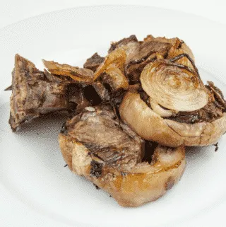 Look at these wonderfully succulent slow roasted lamb chops. Mouth-watering lamb cooked with garlic and rosemary. A midweek extravagance but why not eh? Go on, treat yourself. Yum! | theyumyumclub.com