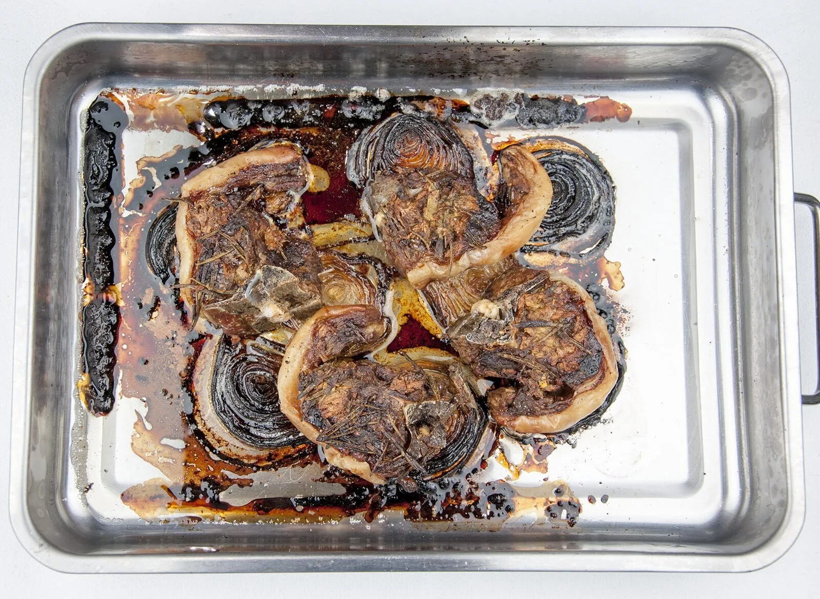 Look at these wonderfully succulent slow roasted lamb chops. Mouth-watering lamb cooked with garlic and rosemary. A midweek extravagance but why not eh? Go on, treat yourself. Yum! | theyumyumclub.com