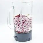 Pomegranate and banana smoothie. A super smoothie recipe made with almond milk, orange juice, and just a touch of cinnamon. A great start to the day. Yum!! | theyumyumclub.com
