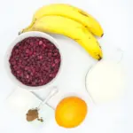 Pomegranate and banana smoothie. A super smoothie recipe made with almond milk, orange juice, and just a touch of cinnamon. A great start to the day. Yum!! | theyumyumclub.com