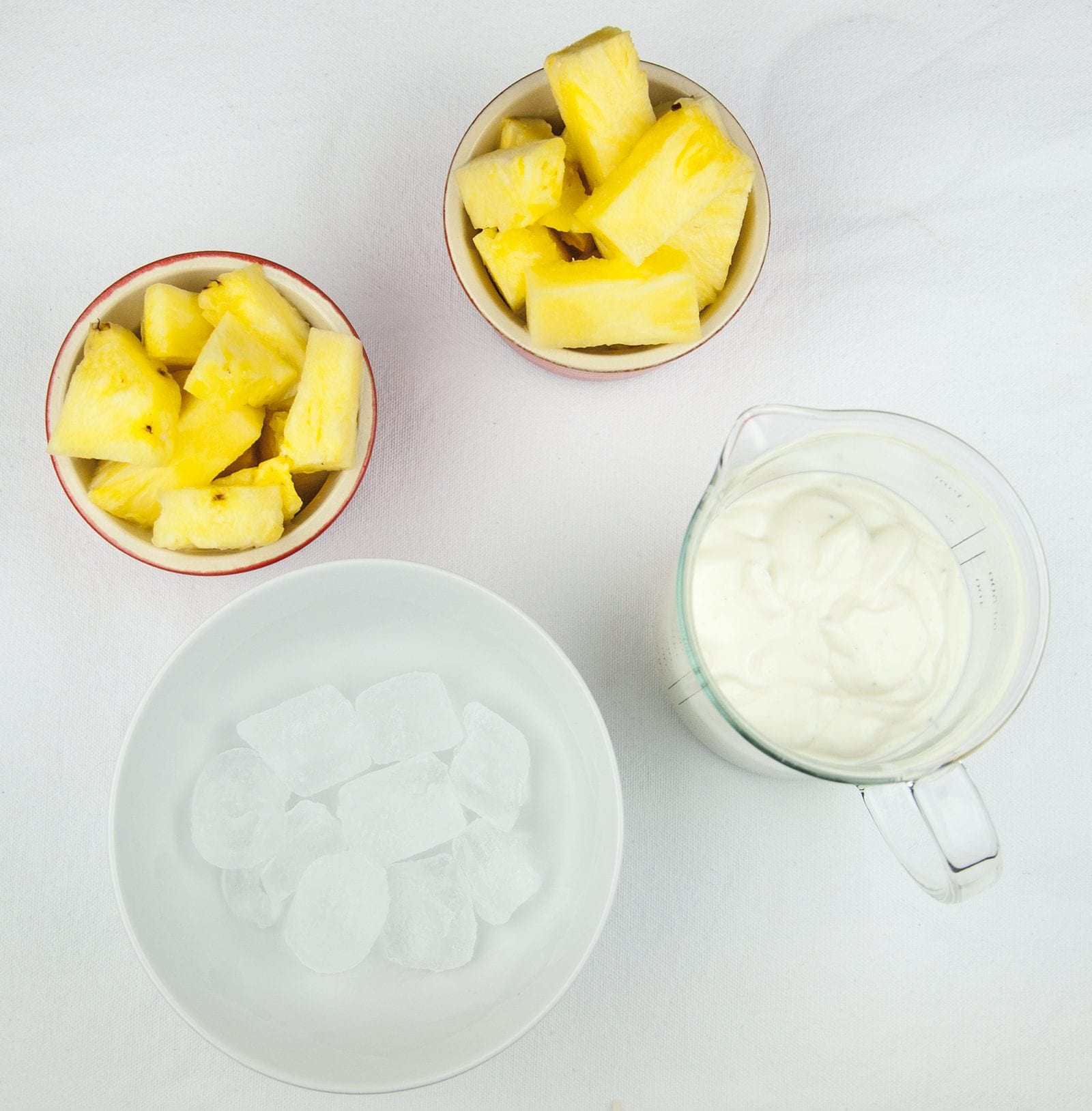 Start your day with the perfect pineapple smoothie. Just 3 ingredients! Pineapple, vanilla yoghurt, and ice. Simple. Zero fat and only 274 calories! Yum!! theyumyumclub.com