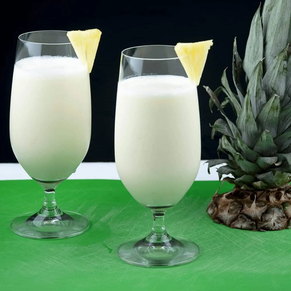 Start your day with the perfect pineapple smoothie. Just 3 ingredients! Pineapple, vanilla yoghurt, and ice. Simple. Zero fat and only 274 calories! Yum!! theyumyumclub.com