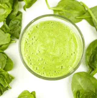 The Green Goddess is the ultimate green smoothie. Fresh green apple, avocado, spinach and cucumber. What a refreshing start to the day. Fantastic and yummy! | theyumyumclub.com