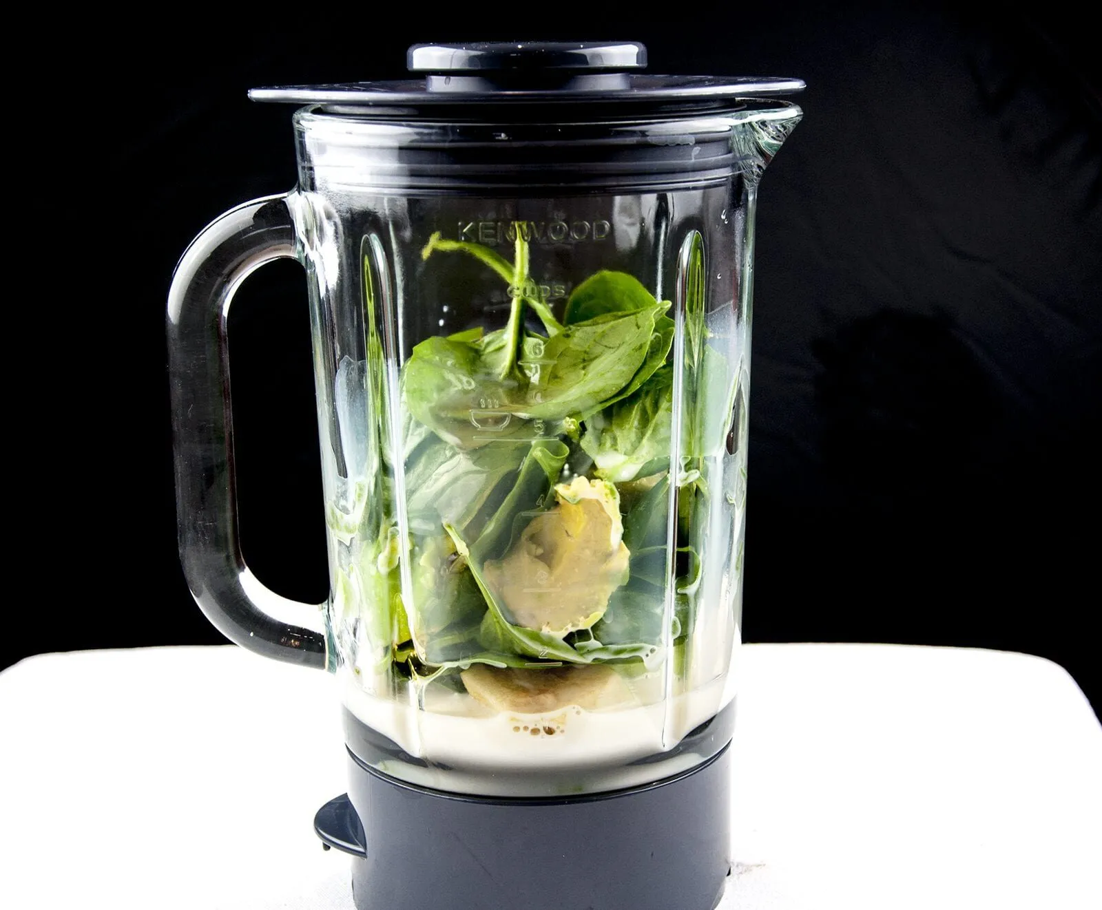 The Green Goddess is the ultimate green smoothie. Fresh green apple, avocado, spinach and cucumber. What a refreshing start to the day. Fantastic and yummy! | theyumyumclub.com