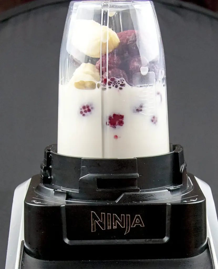 https://theyumyumclub.com/2019/01/03/green-tea-raspberry-banana-smoothie/
