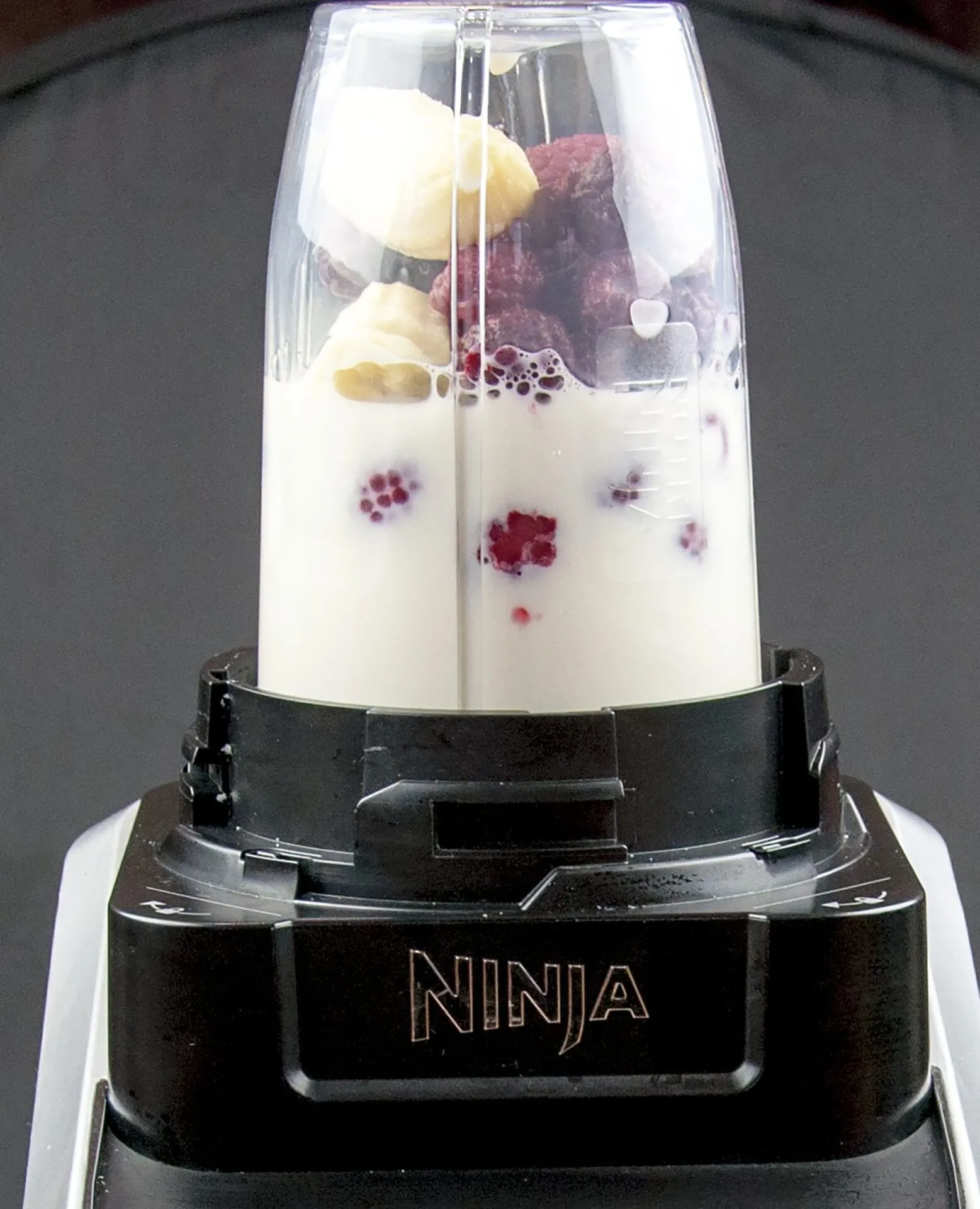 https://theyumyumclub.com/2019/01/03/green-tea-raspberry-banana-smoothie/