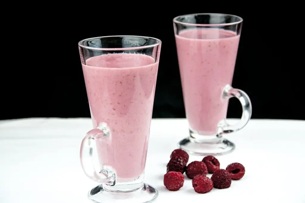 https://theyumyumclub.com/2019/01/03/green-tea-raspberry-banana-smoothie/