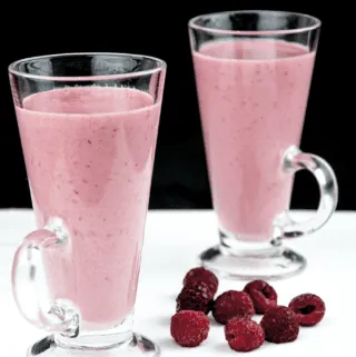 https://theyumyumclub.com/2019/01/03/green-tea-raspberry-banana-smoothie/