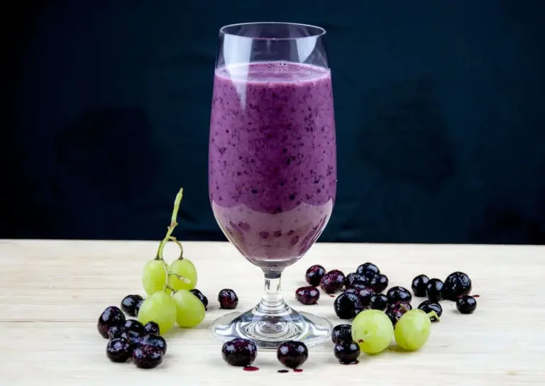 This Blueberry Beauty is a wonderful and healthy smoothie. Just 4 ingredients. Blueberries, grapes banana, and almond milk. 1% fat and only 193 calories! Yum!