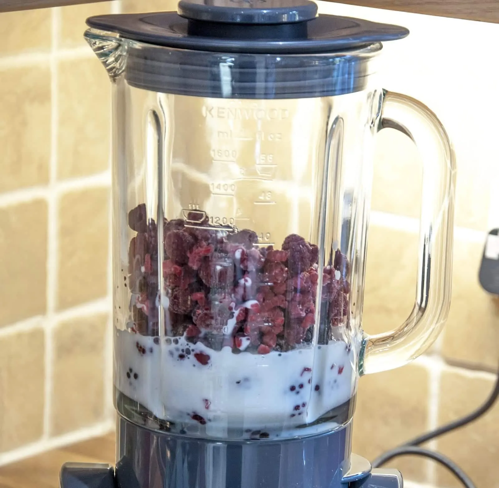 This blackberry and raspberry smoothie is a very tasty and healthy smoothie. Just 4 ingredients. Blackberries, raspberries, milk, and vanilla essence. It takes no time to make and at 130 calories a serving you can't go wrong! Yum! | theyumyumclub.com