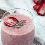 Strawberry and chia seed smoothie. Nutritious, healthy, low-calorie and cholesterol free. This vegan friendly smoothie has it all. A great start to the day!! | theyumyumclub.com