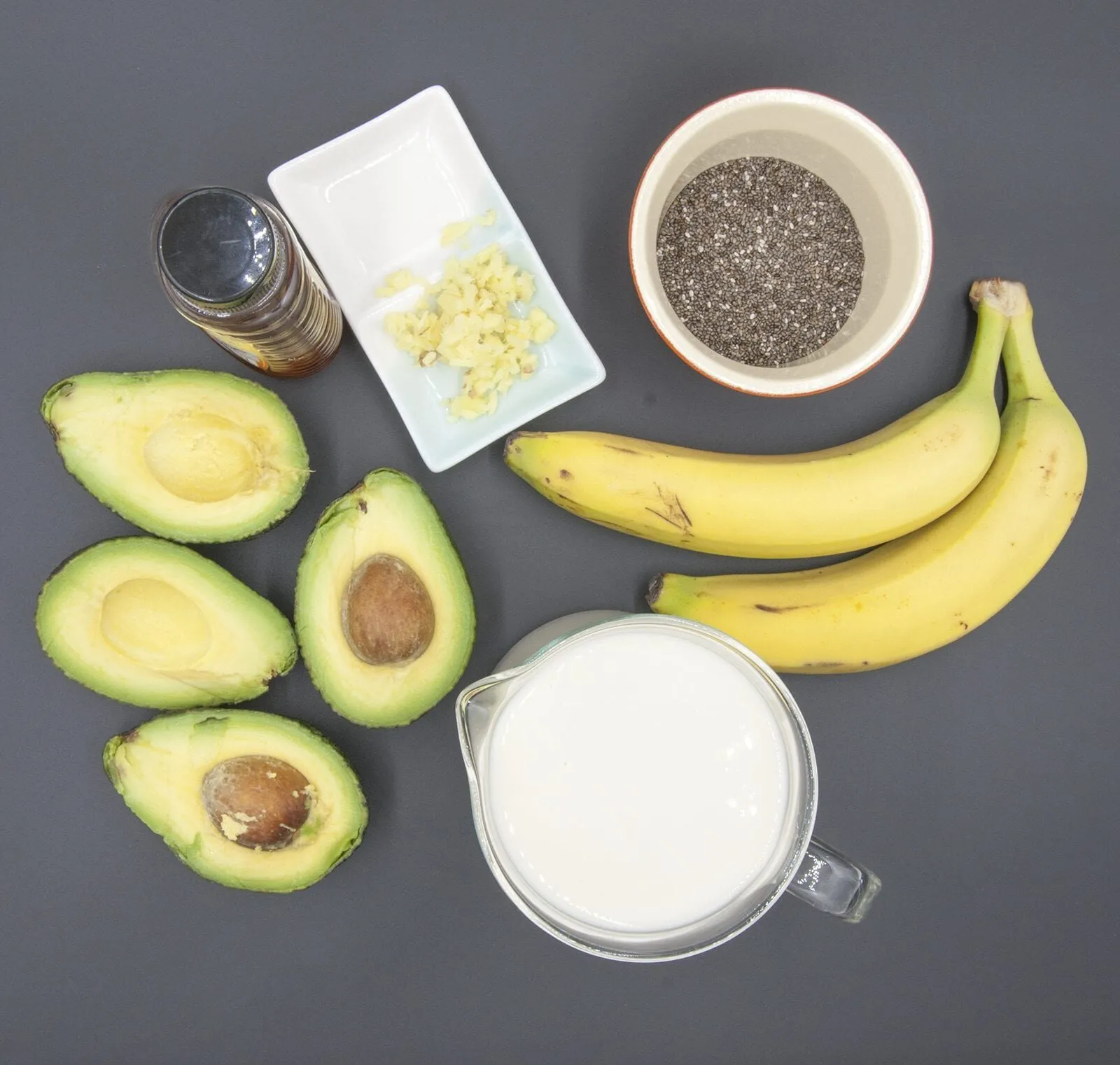 Avocado and spinach detox smoothie. But why detox? Because of the superfoods of ginger and chia seeds! All washed down with almond milk and honey. Yum! | theyumyumclub.com
