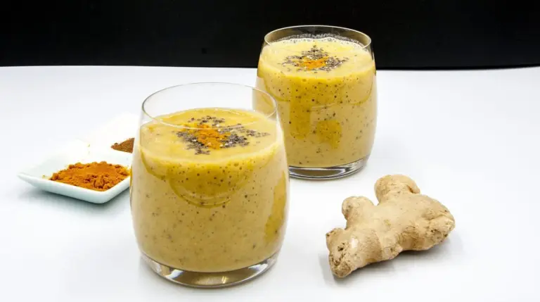 This really is the ultimate detox smoothie. A great base of banana and almond milk. Then, the magic... Fresh ginger, turmeric and chia seeds. Wow!! | theyumyumclub.com