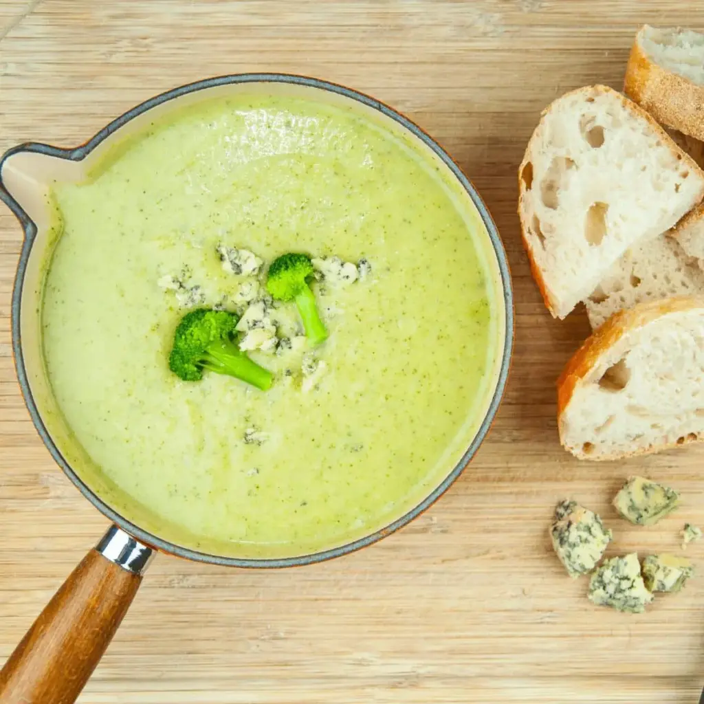 Classic broccoli and stilton soup. This is such a yummy soup recipe and so tasty. Healthy as well with all those veggies and a hint of creamy stilton. Yum! | theyumyumclub.com
