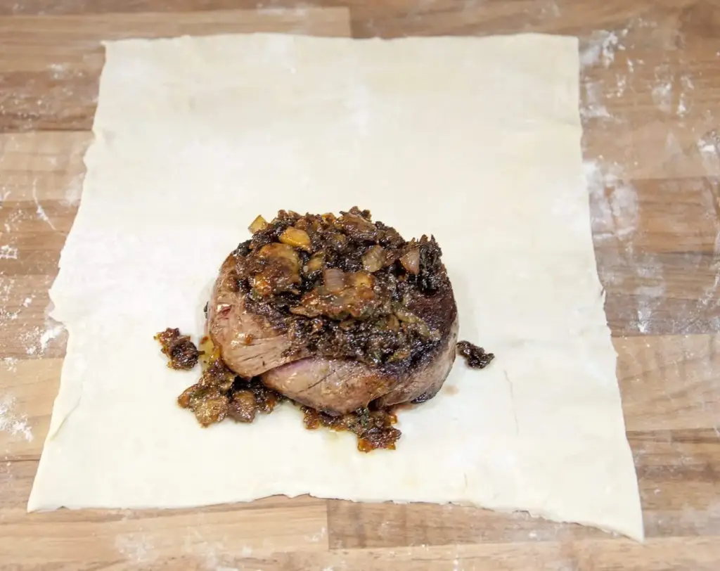 This individual beef wellington recipe is a yummy treat for one or more. Beef tenderloin, rich duxelle, and flakey puff pastry. Decadence at is best ???? | theyumyumclub.com