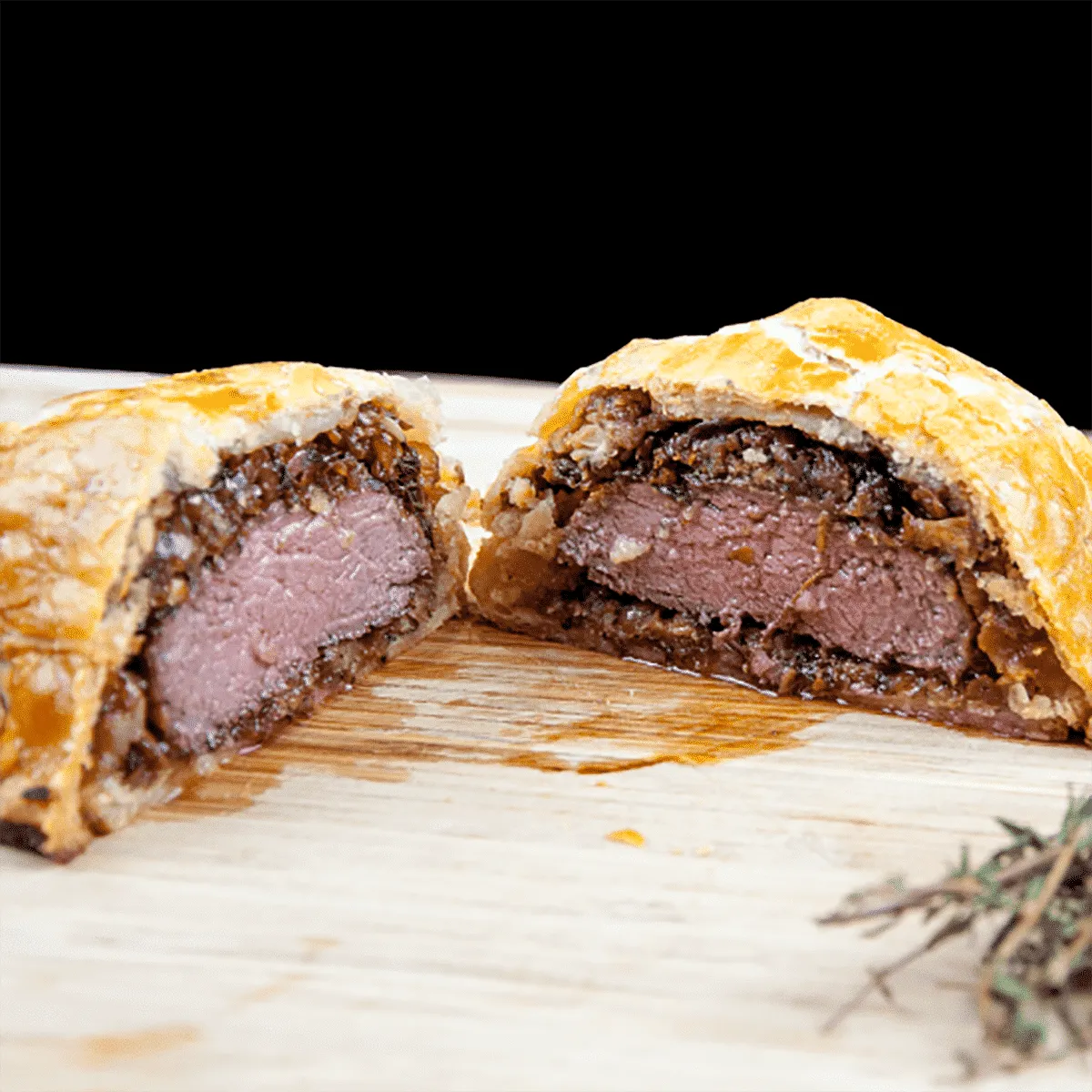 This individual beef wellington recipe is a yummy treat for one or more. Beef tenderloin, rich duxelle, and flakey puff pastry. Decadence at is best ???? | theyumyumclub.com