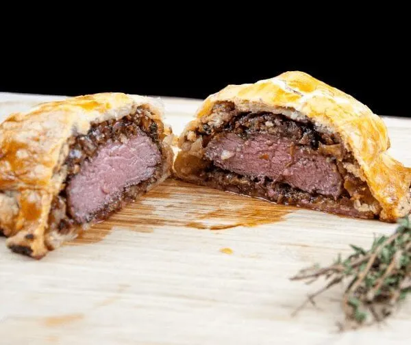 This individual beef wellington recipe is a yummy treat for one or more. Beef tenderloin, rich duxelle, and flakey puff pastry. Decadence at is best ???? | theyumyumclub.com