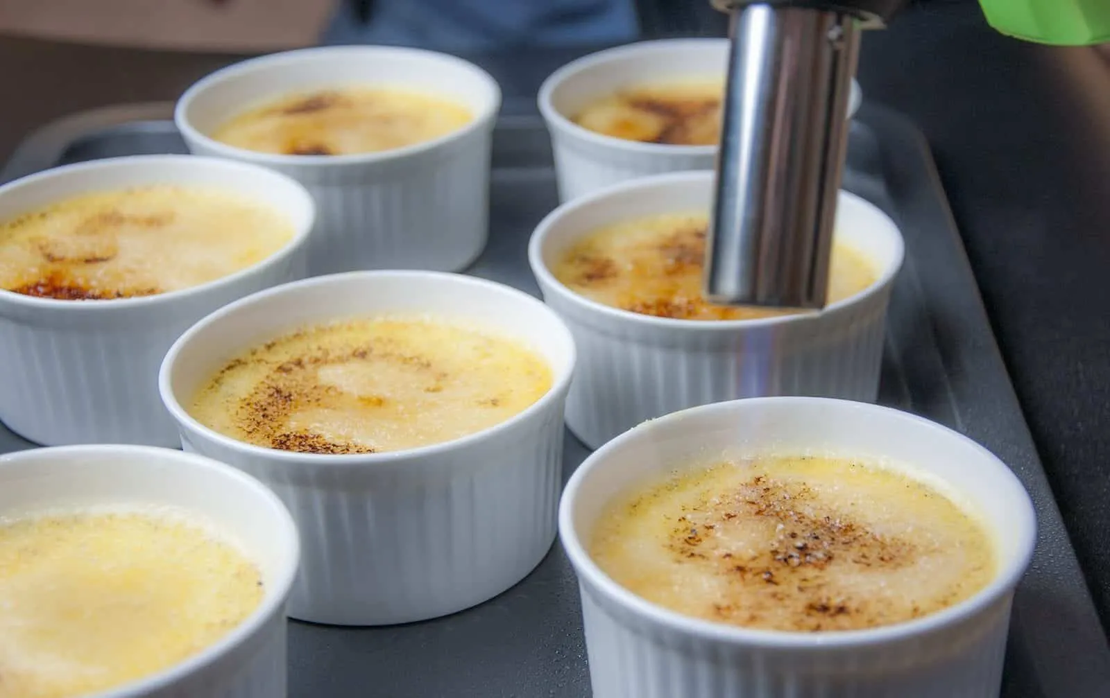 Creme brulee is a classic French dessert of rich creamy custard with a crunchy caramelized sugar topping. This recipe really is pure decadence. Yum! ???? | theyumyumclub.com
