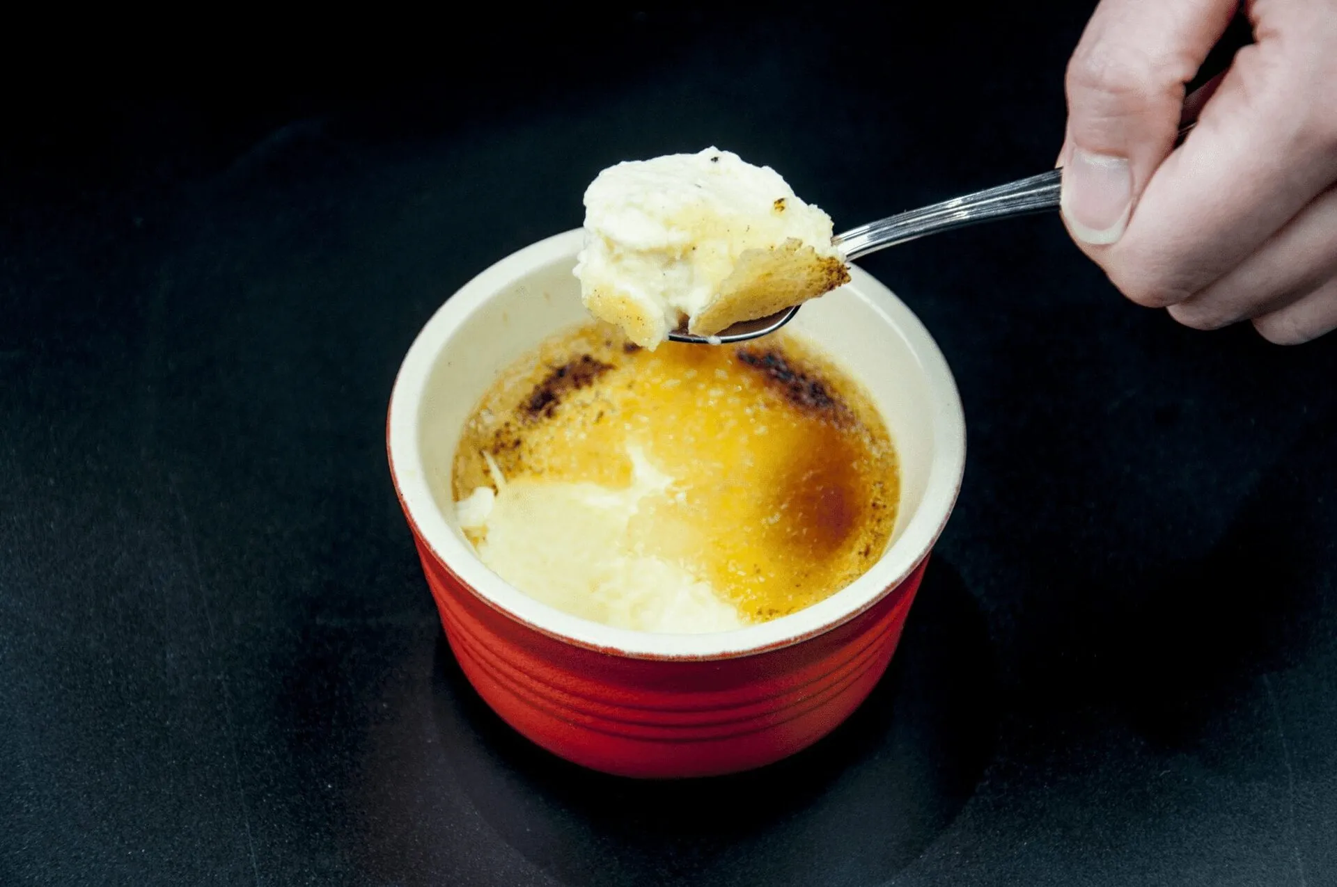 Creme brulee is a classic French dessert of rich creamy custard with a crunchy caramelized sugar topping. This recipe really is pure decadence. Yum! ???? | theyumyumclub.com