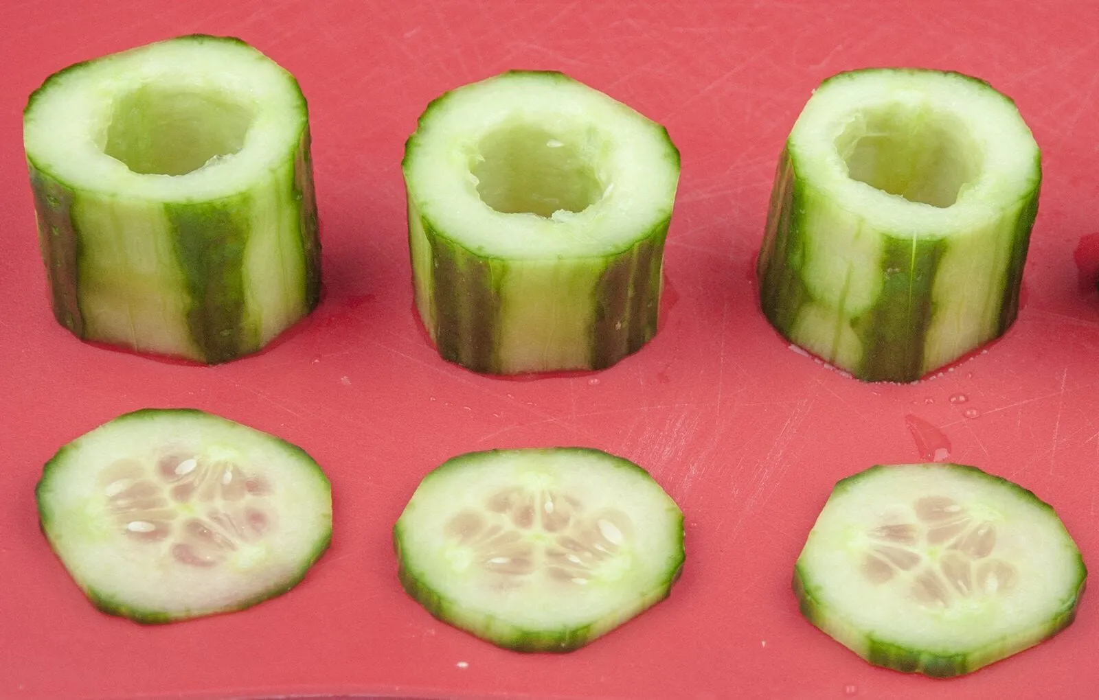Cucumber potted shrimp. Serve as a delicious appetizer for your dinner party or as a simple nibble as your guests arrive. Shrimp, garlic and chilli all served in fresh cucumber. Yum! | theyumyumclub.com