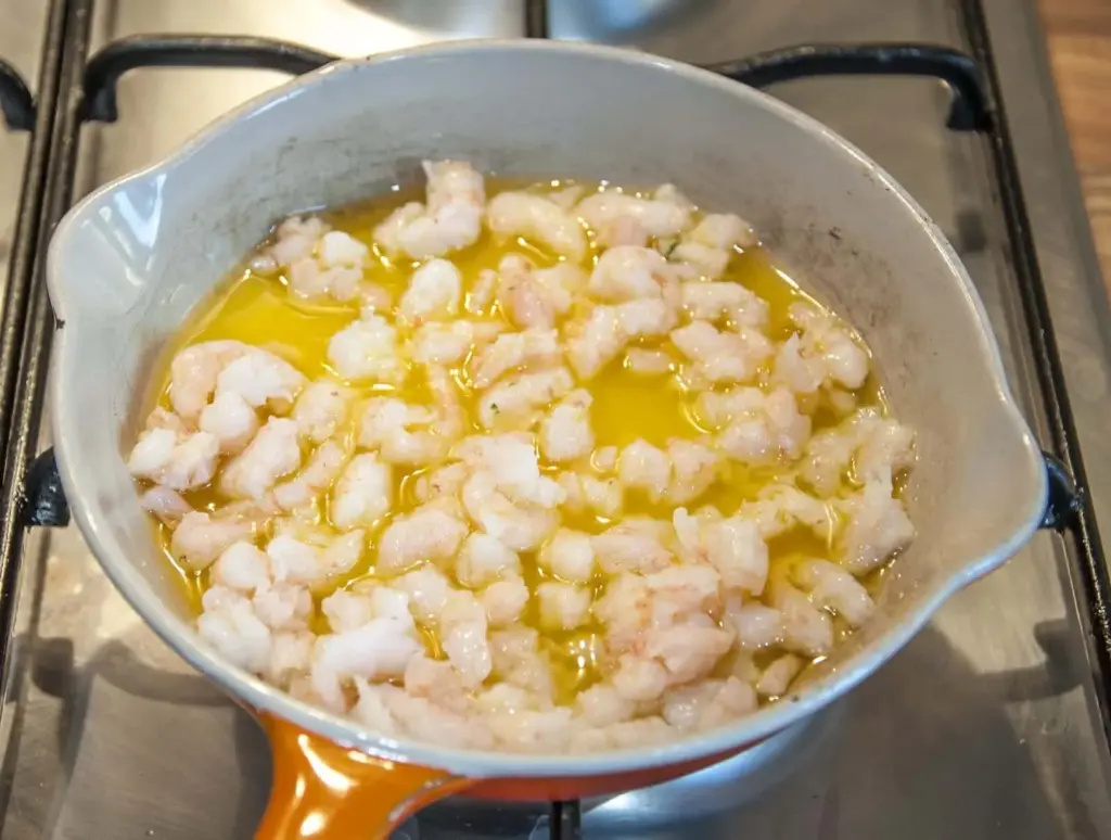 Cucumber potted shrimp. Serve as a delicious appetizer for your dinner party or as a simple nibble as your guests arrive. Shrimp, garlic and chilli all served in fresh cucumber. Yum! | theyumyumclub.com
