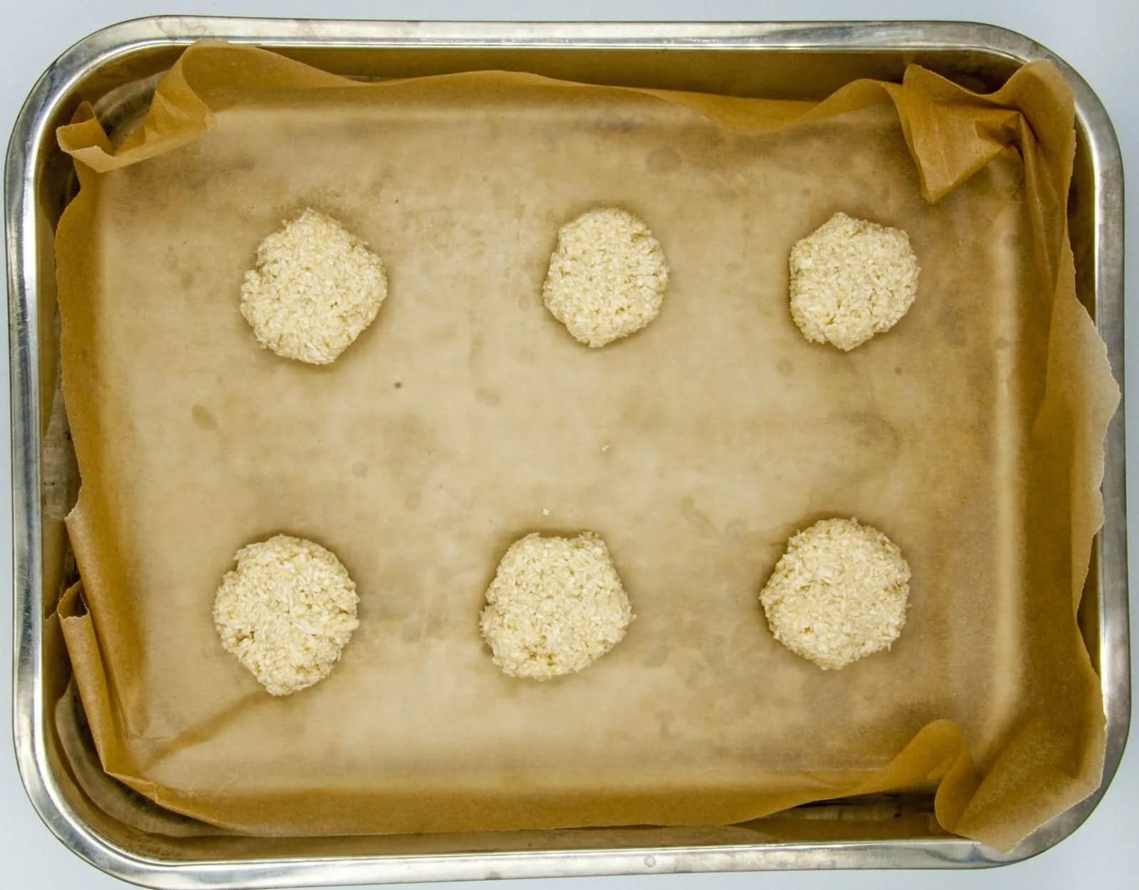 https://theyumyumclub.com/2019/02/05/chocolate-dipped-coconut-macaroons/