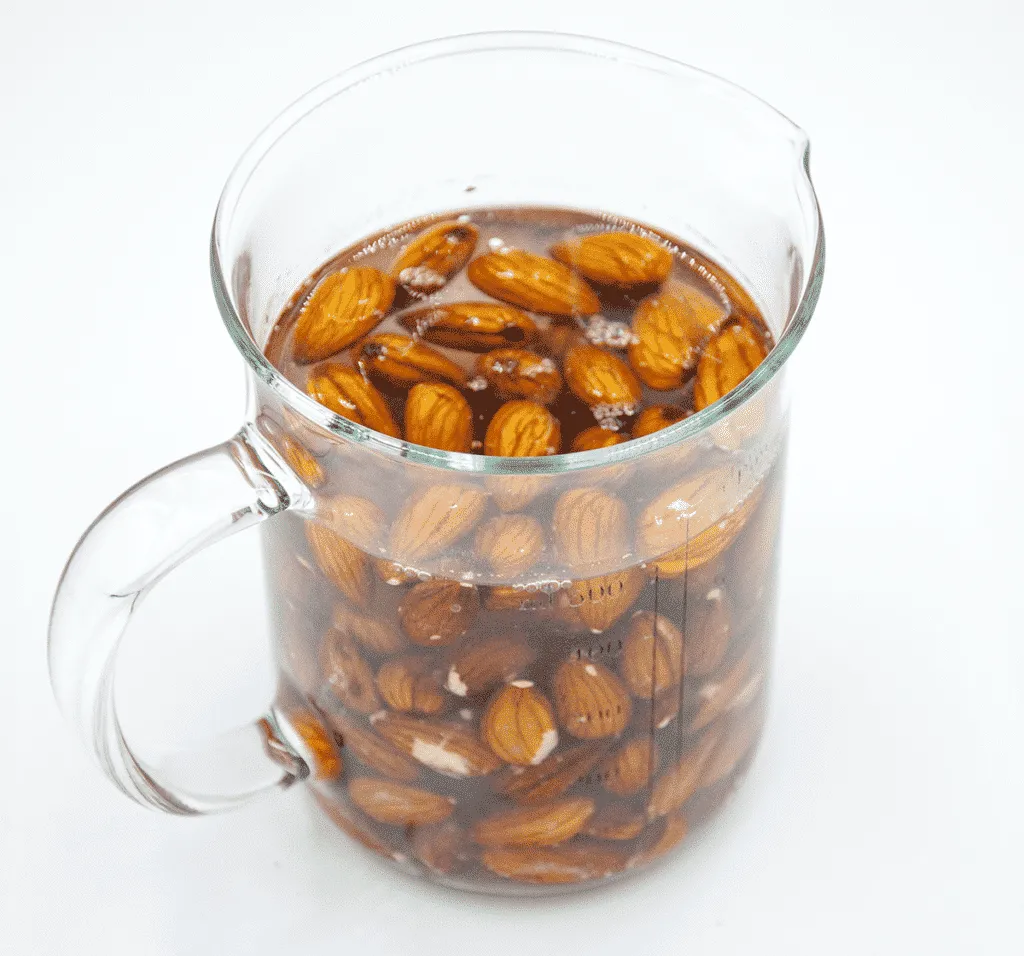 Ever wondered how to make your own almond milk? Believe me, it's easier than milking a cow! Diary free goodness in your own kitchen. And the kids can help too! | theyumyumclub.com