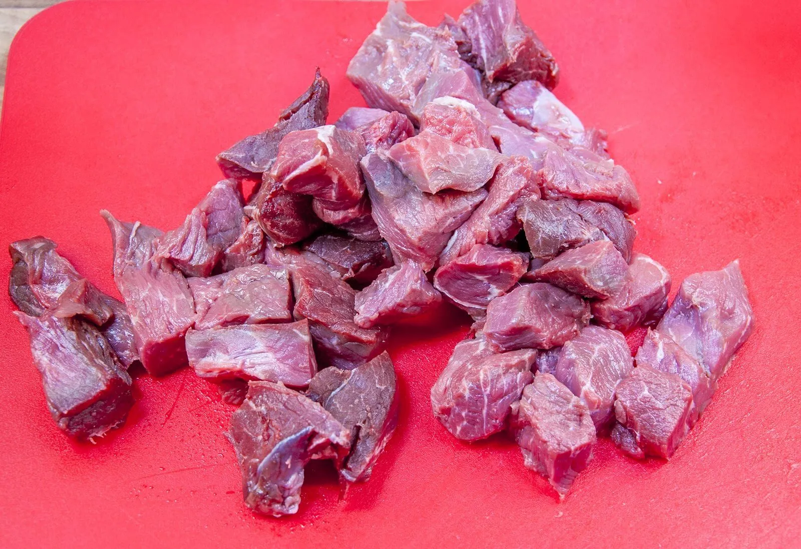Malaysian beef rendang is a classic tasty South East Asian recipe. The sweet taste of coconut combined with chilli, ginger and eastern spices. Yum! | theyumyumclub.com