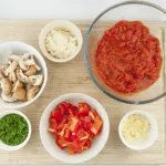 Sweet pepper & lemon chicken cacciatore. An Italian take on a French classic. Chicken thighs cooked in traditional tomato and herb sauce. Yum! | theyumyumclub.com