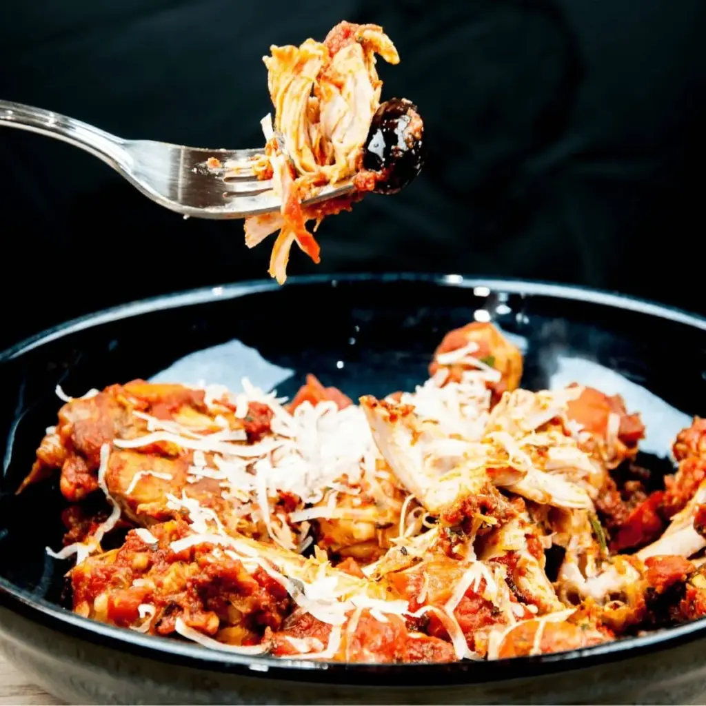 Sweet pepper & lemon chicken cacciatore. An Italian take on a French classic. Chicken thighs cooked in traditional tomato and herb sauce. Yum! | theyumyumclub.com