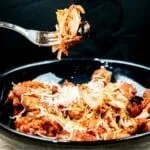 Sweet pepper & lemon chicken cacciatore. An Italian take on a French classic. Chicken thighs cooked in traditional tomato and herb sauce. Yum! | theyumyumclub.com