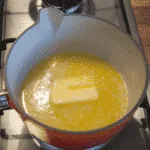 Ever wondered how to prepare a mango like in those wonderful tropical fruit displays you see at fancy buffets? It's easy. Just follow this simple tutorial... | theyumyumclub.com