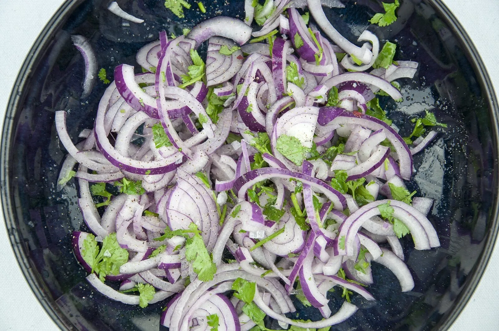 Spicy codfish tacos. How tasty do these sound? Fresh cod fish smothered in cumin and paprika wrapped in a tortilla with red onion, lime and coriander. Yum! | theyumyumclub.com