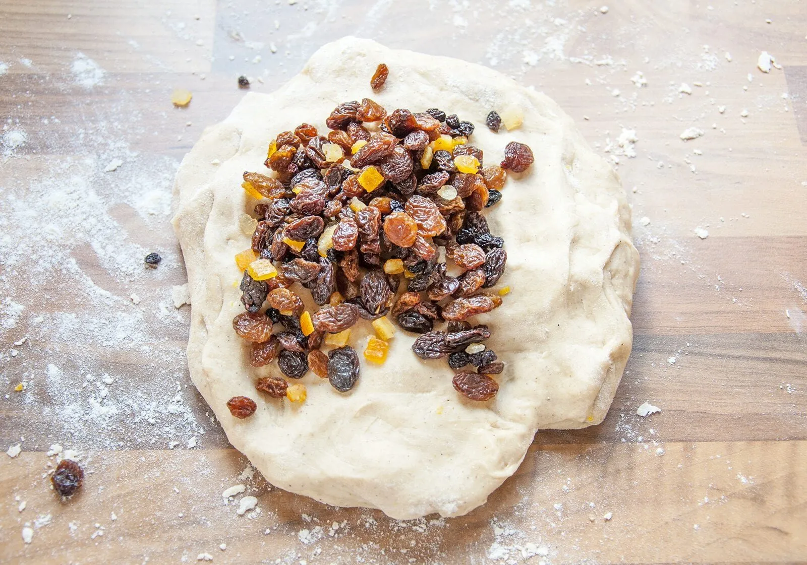 It's Easter so hot cross buns are on the menu!! What a joyous moment. Homemade hot cross buns. Simple to make and so delicious. Yum! Yum! | theyumyumclub.com