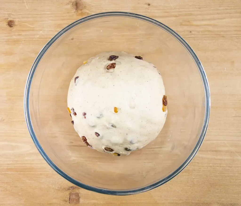 It's Easter so hot cross buns are on the menu!! What a joyous moment. Homemade hot cross buns. Simple to make and so delicious. Yum! Yum! | theyumyumclub.com