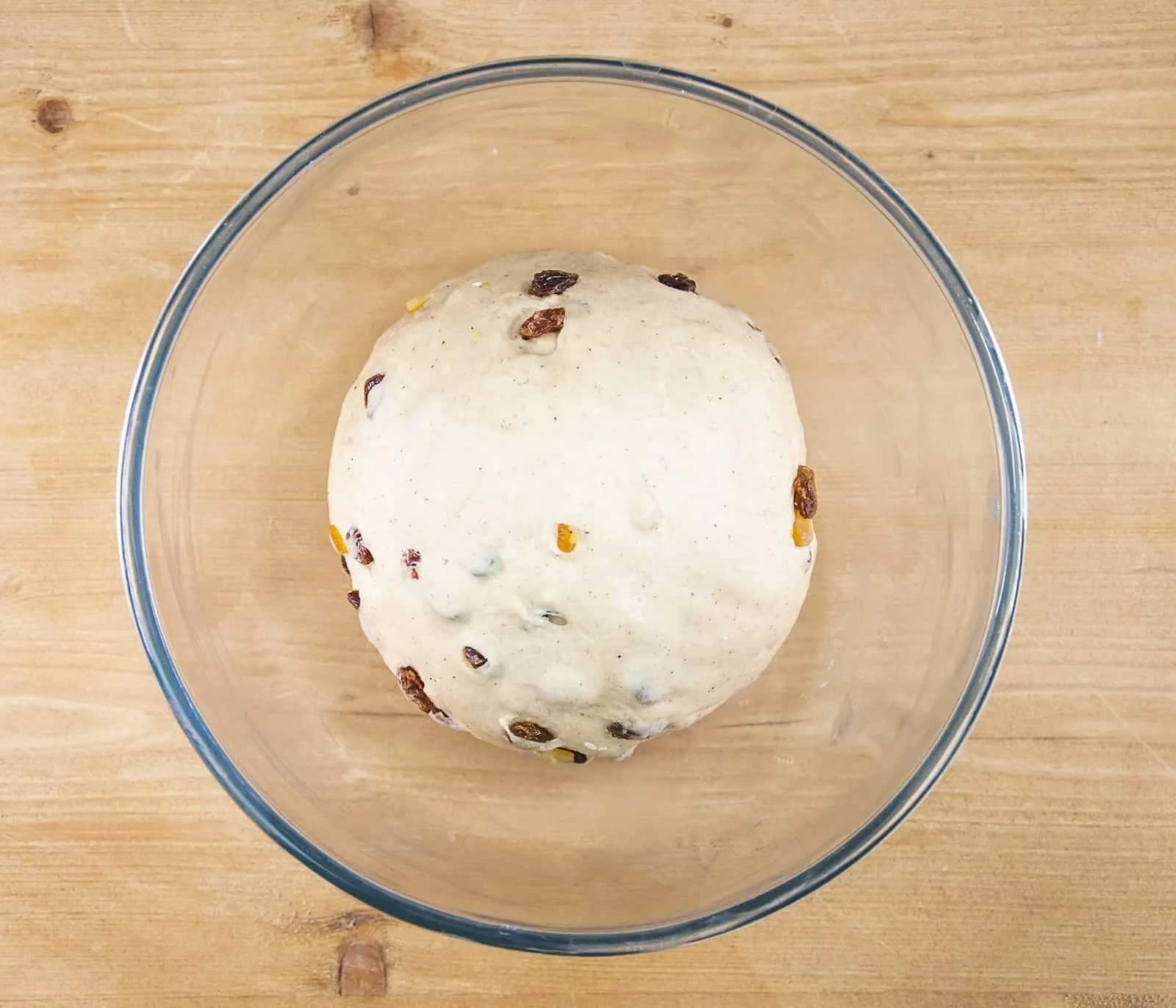 It's Easter so hot cross buns are on the menu!! What a joyous moment. Homemade hot cross buns. Simple to make and so delicious. Yum! Yum! | theyumyumclub.com