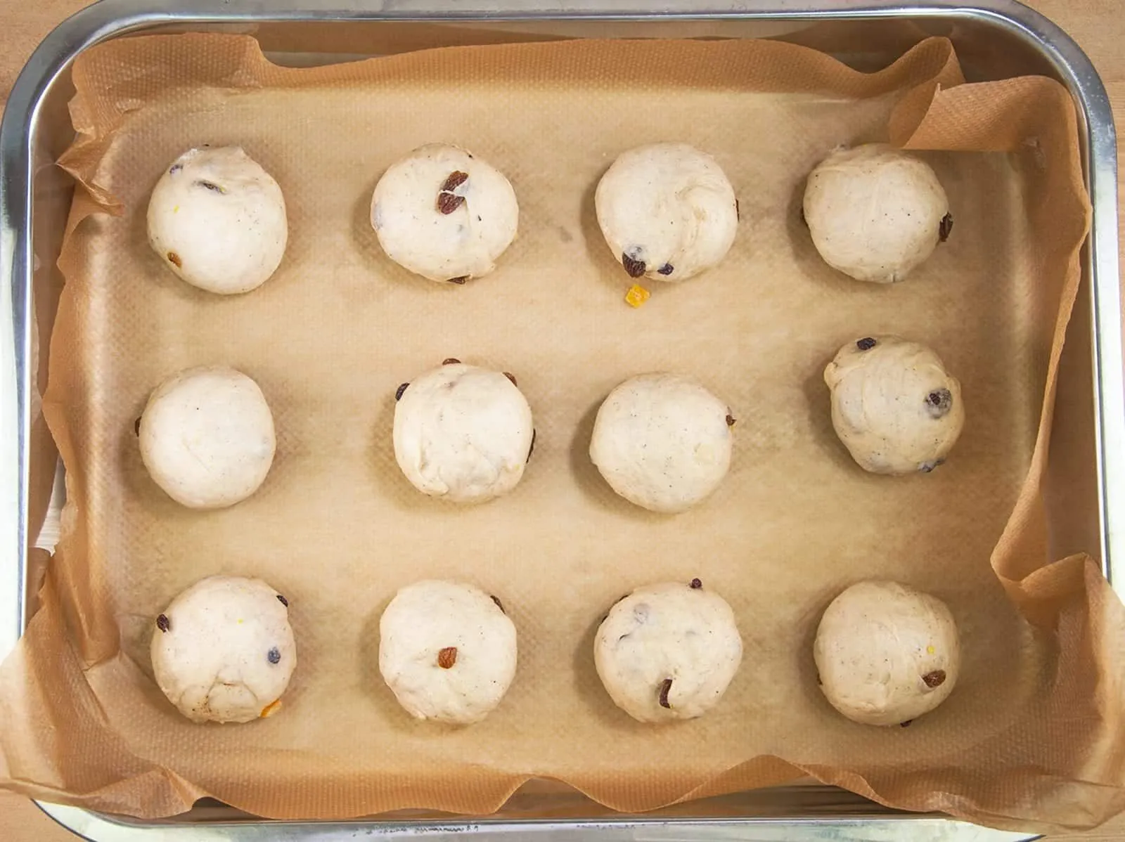 It's Easter so hot cross buns are on the menu!! What a joyous moment. Homemade hot cross buns. Simple to make and so delicious. Yum! Yum! | theyumyumclub.com