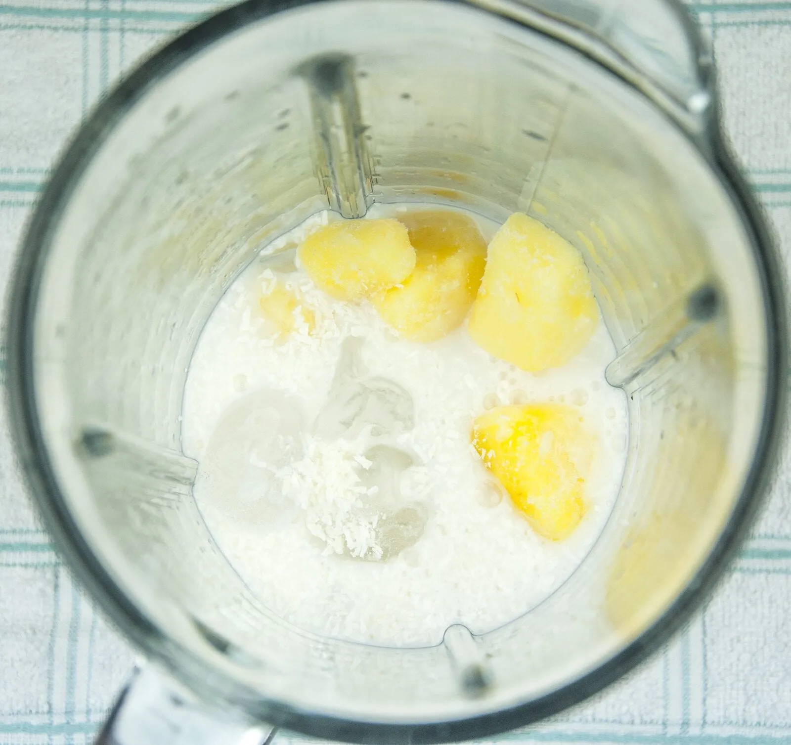 Ever fancied a cocktail first thing? Well, you can now. Virgin Pina Colada. The wonderful taste of coconut and pineapple without the alcohol. Healthy too! | theyumyumclub.com