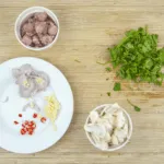 This Thai style sausage fried rice is a fusion of the best from East and West. Cashews, chilli, garlic, basil, coriander and sweet smelling saffron. Yum! | theyumyumclub.com