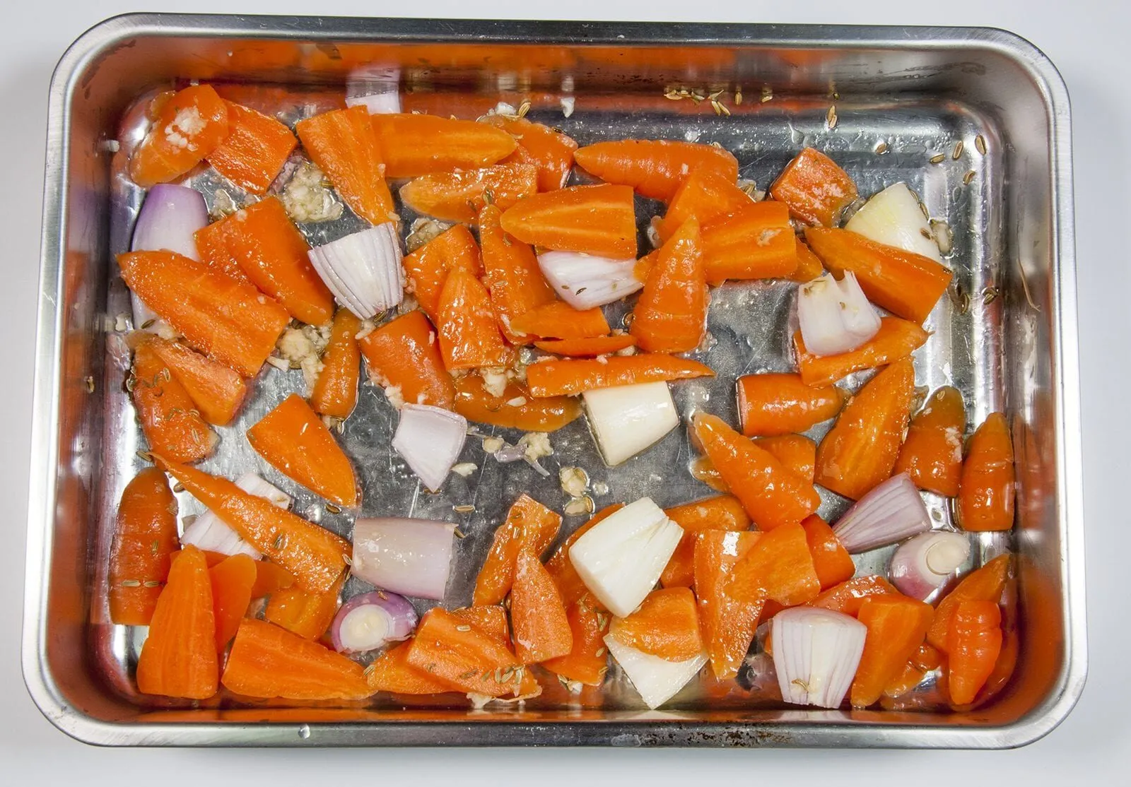 Mix the vegetables and oil together | https://theyumyumclub.com/2019/04/22/braised-carrot-pearl-barley-salad/