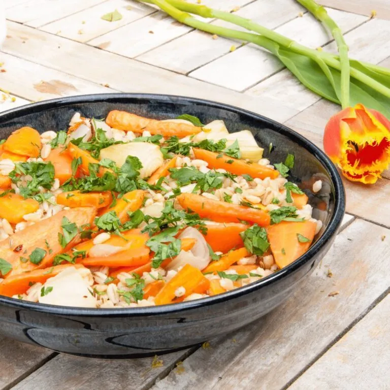 Braised Carrot Pearl Barley Salad | https://theyumyumclub.com/2019/04/22/braised-carrot-pearl-barley-salad/